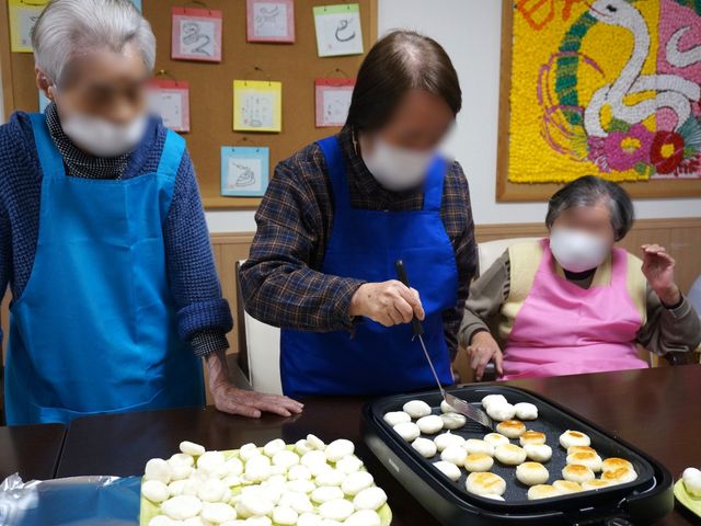 共同調理のある生活空間 クラブ活動（料理） 笑顔で共に調理する、温かなコミュニケーションが生まれる職場で活躍しませんか。