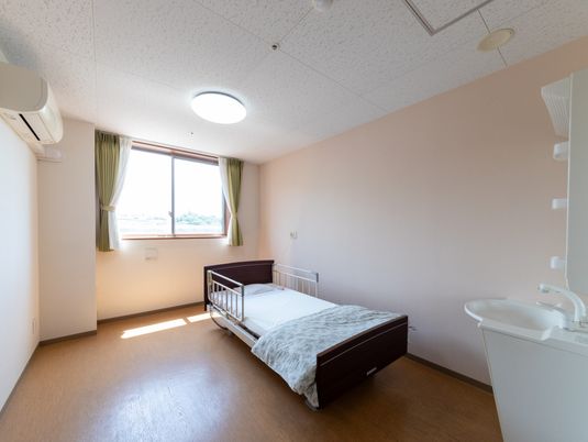 明るい一人部屋  