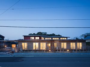 外観の施設建物  