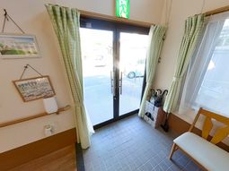ガラス扉の出入口