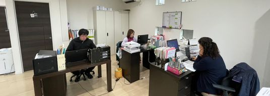 オフィスのスタッフ