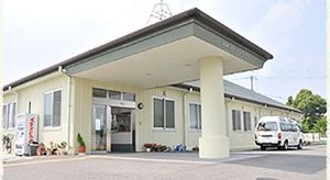 広々とした建物外観