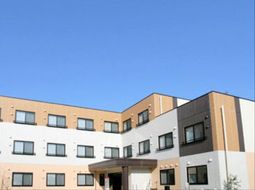 明るい外観の建物