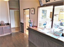 明るいフロントの様子