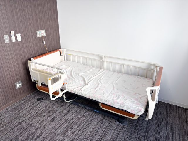個室のベッドの部屋