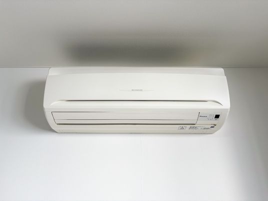 壁に設置されたエアコン