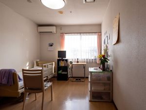 穏やかな光差し込む居室