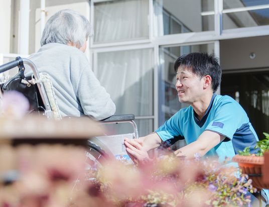介護士と入居者