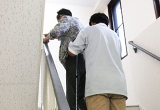 介助中の階段