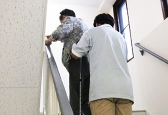 介助中の階段