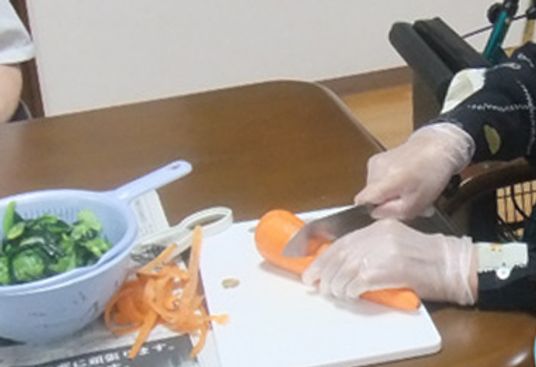 調理をしている手元