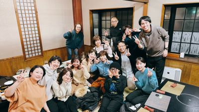 和室での集合写真