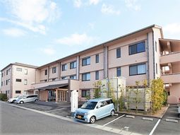 ゆったりとした建物の外観