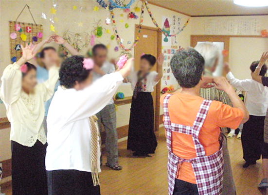 楽しい運動をする人々