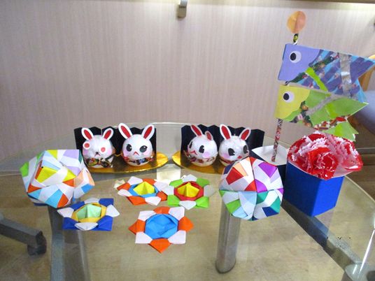 色とりどりの折り紙作品
