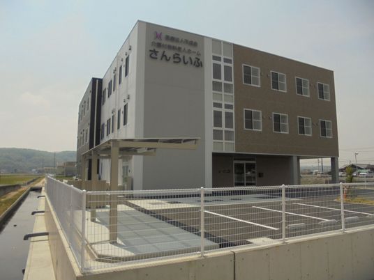 外観の建物正面です  