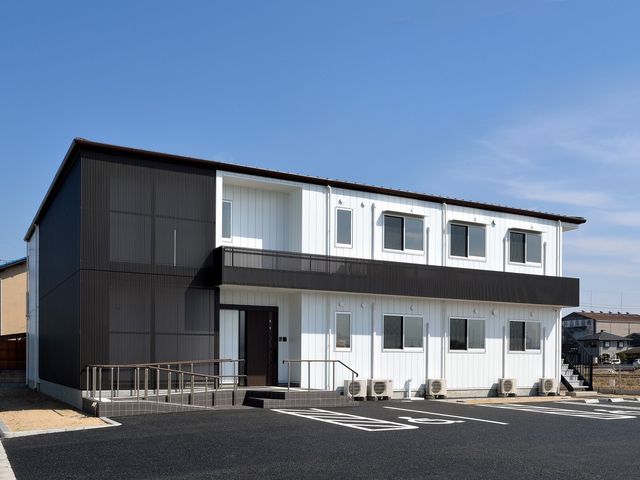 シンプルな外観の建物 外観 シンプルで現代的なデザインの建物外観です。清潔感があり、アクセスも良さそうな立地に位置しております。