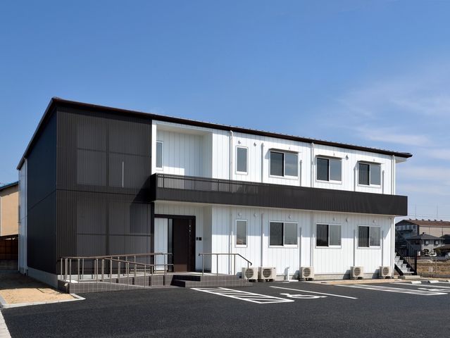 シンプルな外観の建物 外観 シンプルで現代的なデザインの建物外観です。清潔感があり、アクセスも良さそうな立地に位置しております。