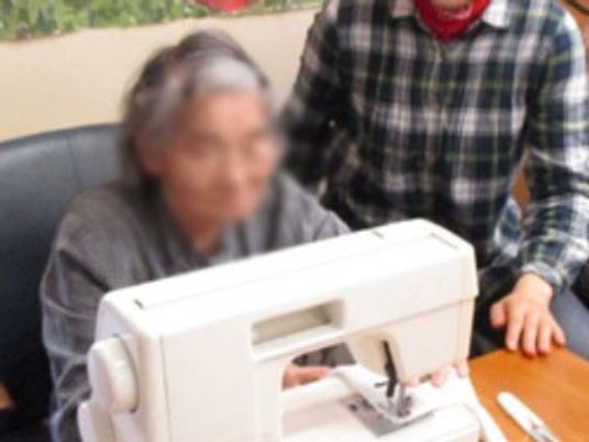 楽しげなミシン作業