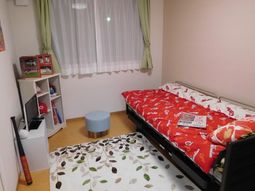 ピンクの壁の個室