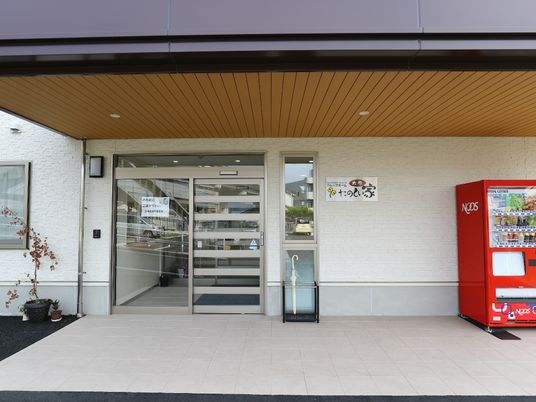 清潔感のある施設エントランス