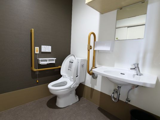 バリアフリー設計のトイレ