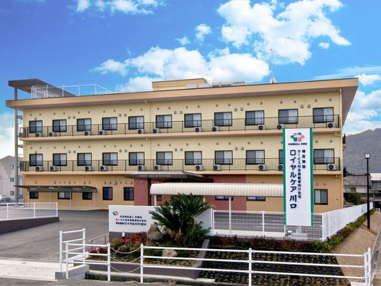 明るい外観の建物