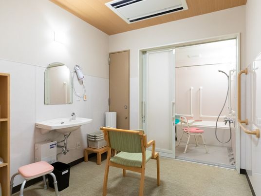 清潔な洗面所と浴室