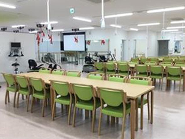 広々とした多目的室 多目的室 広いスペースで、各種活動が行いやすい多目的室です。ミーティングやレクリエーションに最適です。