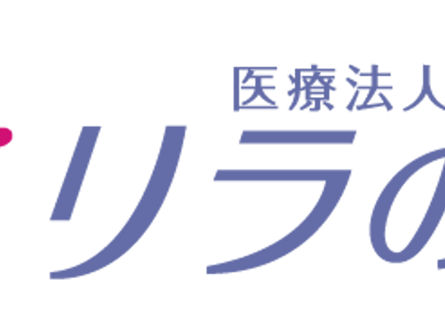 共有スペースの様子 ラウンジ 温かみのあるラウンジには、複数のソファが配置され、ゆったりとした寛ぎ空間が広がっております。