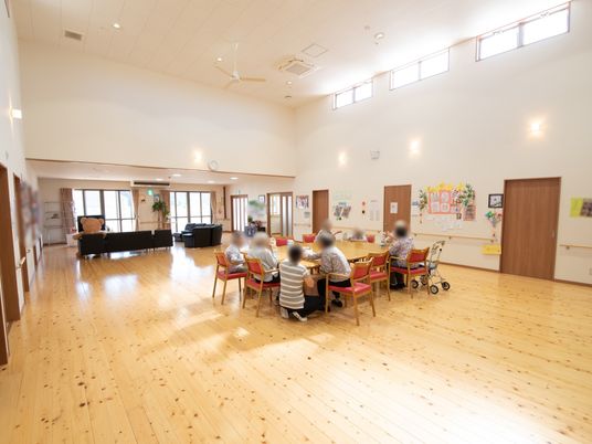 居室の光あふれる風景