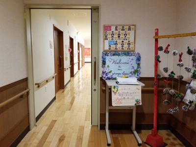 明るい廊下の入口