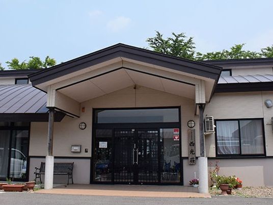 施設の正面玄関  