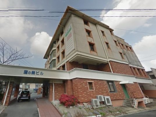 赤レンガ造りの建物外観