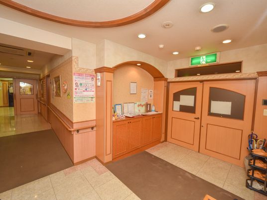 温かみのある受付エリア