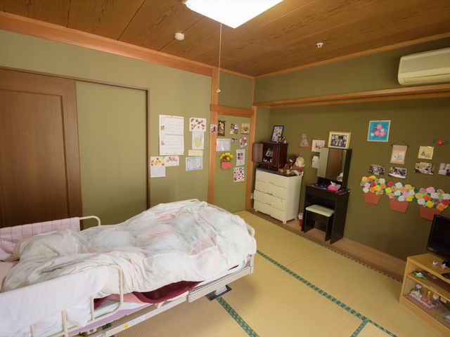 和風の居室の一例 居室 広々とした和室の居室です。快適な生活空間を提供し、個々のプライバシーも尊重されています。