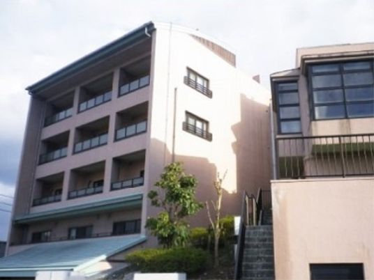 多階層の建物外観