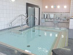 広々とした浴室