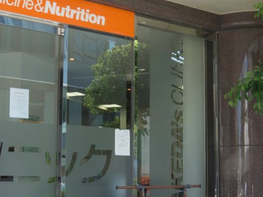 明るいエントランス出入口  