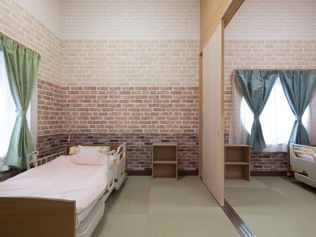 ゆったりした居室 居室 自然光が差し込む広々とした室内です。プライバシーを確保しながら快適に過ごせます。
