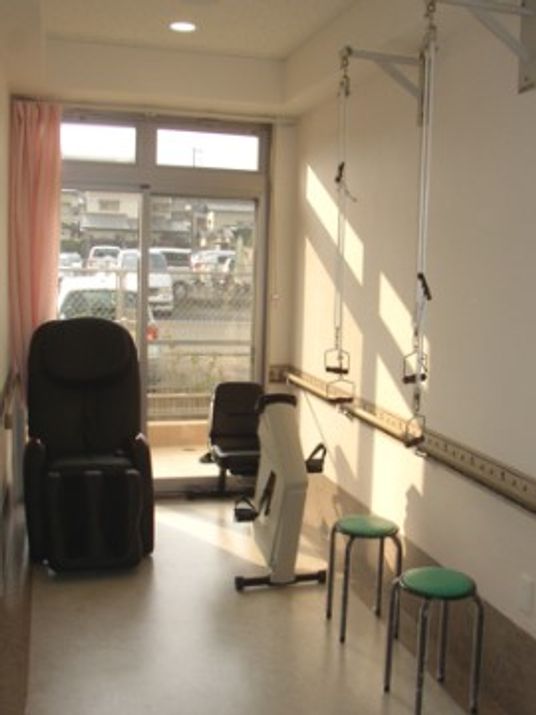 機能訓練の器具と椅子