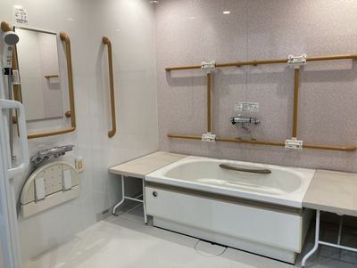 サポート付き浴槽