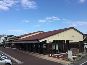 木造の広々とした建物