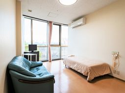 明るい居室の様子