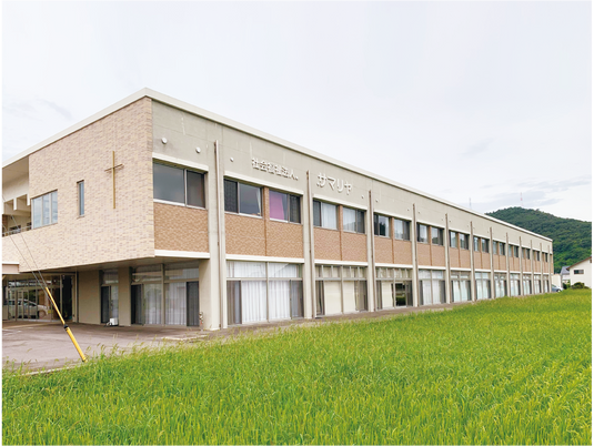 大きな建物の外観
