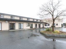 広々した建物外観