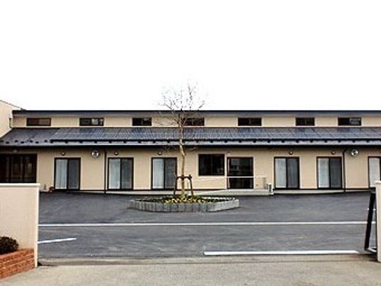 静かな施設の外観