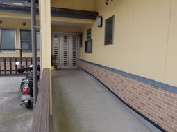 清潔感のある入り口通路