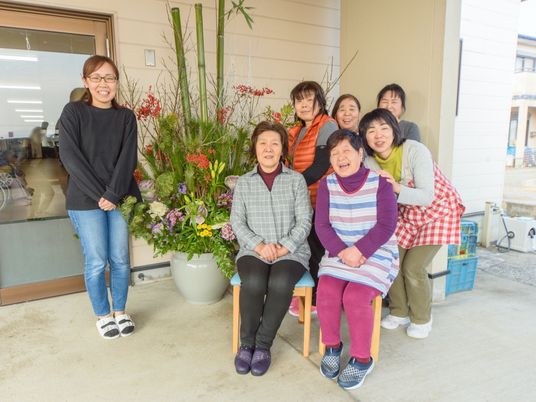 笑顔の集合エントランス