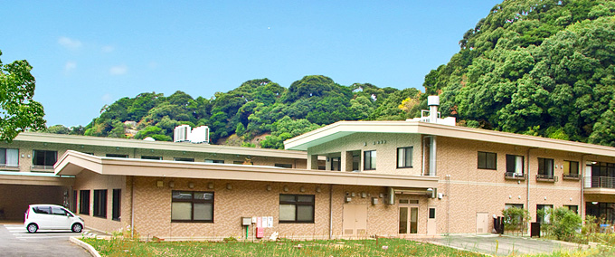 介護老人保健施設つつじの郷の外観